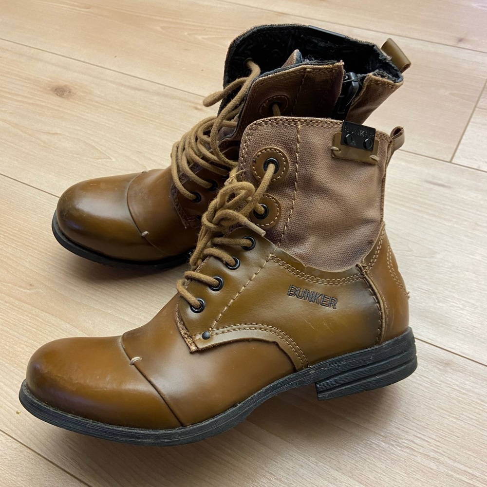 Bunker women’s brown leather boots. Brand new condition, only worn once.